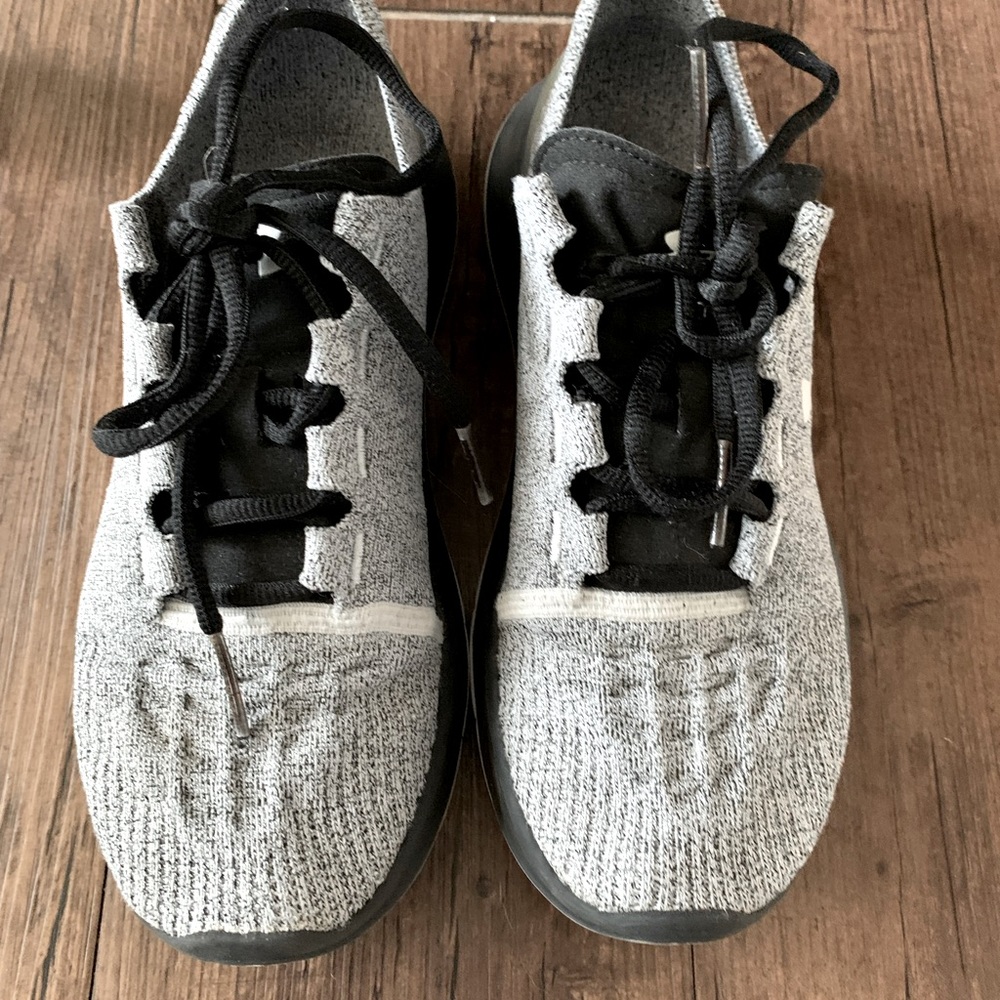 Under Armour slingride  size 8.5